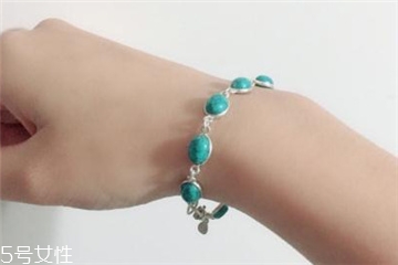 綠松石發(fā)黃怎么回事？綠松石手串發(fā)黃了怎么處理？