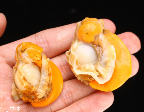 扇貝肉哪里不能吃？扇貝的月牙紅可以吃嗎？