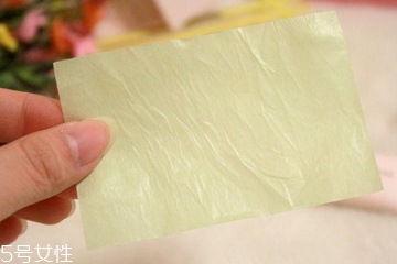 吸油紙會吸走防曬霜嗎？吸油紙會將水分帶走嗎？