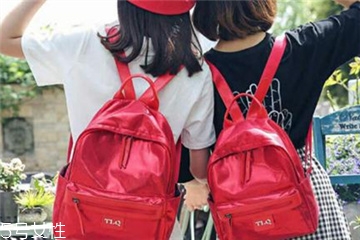 20歲女生背什么包？20多歲女生適合什么包包？