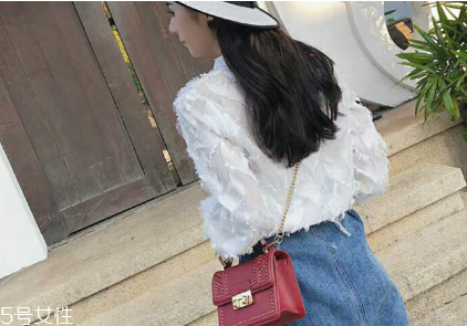 20歲女生背什么包？20多歲女生適合什么包包？