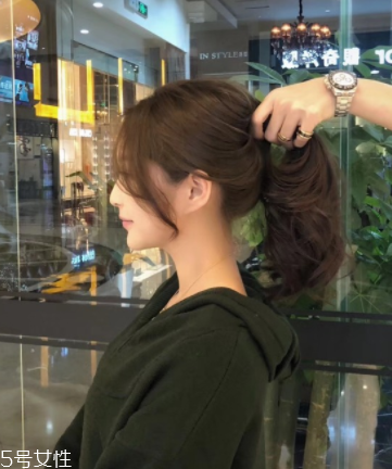 燙發(fā)是冷燙好還是熱燙好？冷燙和熱燙哪個(gè)更自然？