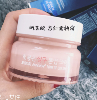 長(zhǎng)期用素顏霜會(huì)變黑嗎？長(zhǎng)期用素顏霜的后果