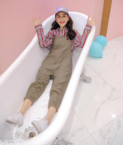平胸女生夏天穿什么？平胸也能穿出高級(jí)感