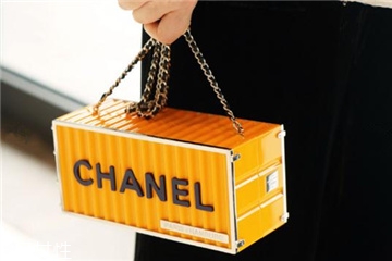 chanel集裝箱多少錢？香奈兒集裝箱包包正品價格