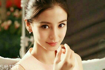 染發(fā)會(huì)使頭發(fā)變白嗎？頭發(fā)變白不是染發(fā)的鍋