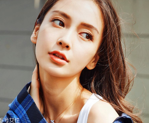 染發(fā)會(huì)使頭發(fā)變白嗎？頭發(fā)變白不是染發(fā)的鍋