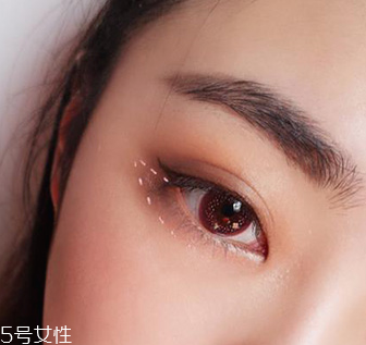 下眼影怎么畫顯眼睛大？眼睛變大2倍的下眼影畫法