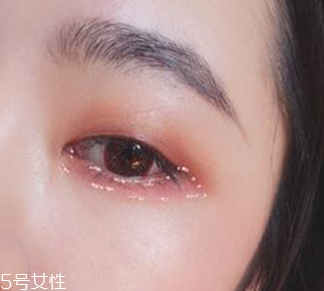 下眼影怎么畫顯眼睛大？眼睛變大2倍的下眼影畫法