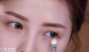 下眼影顯臟怎么辦？下眼影怎么畫不突兀？