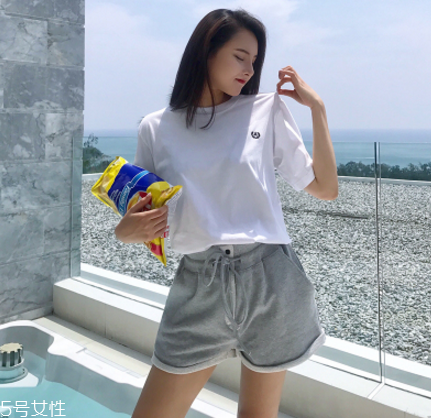 不會(huì)穿衣服搭配怎么辦？有這三樣就夠了