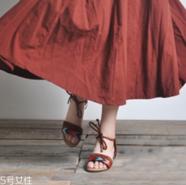 棉麻長裙配什么鞋子？除了小白鞋還有這些