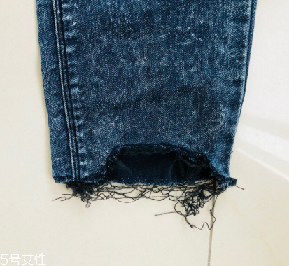 舊牛仔褲怎么改好看？只需幾步立馬變身時(shí)尚褲子