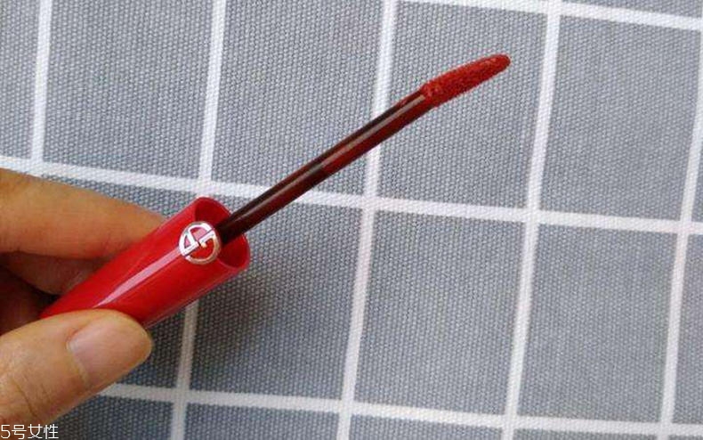 阿瑪尼紅管405什么質(zhì)地 不會流動(dòng)的番茄醬