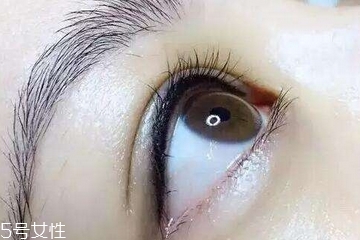 美瞳線(xiàn)要補(bǔ)色嗎 這個(gè)是需要的