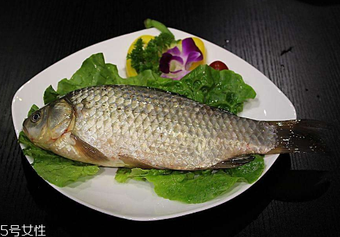 鯽魚(yú)能和胡蘿卜一起吃嗎 這個(gè)是可以的