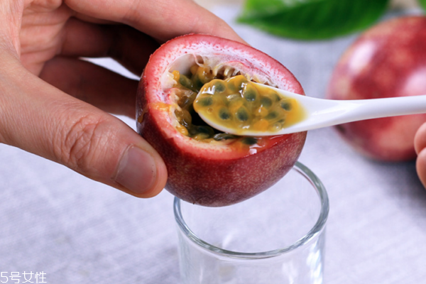 百香果沒(méi)有蜂蜜怎么吃 推薦直接吃