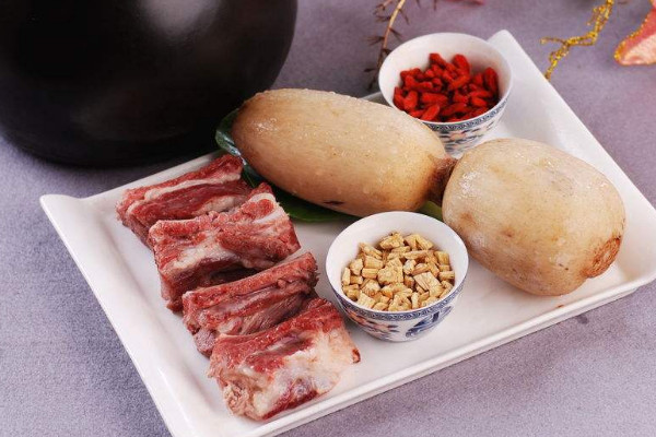 蓮藕怎么知道它粉不粉？別光看外表還得看孔數(shù)