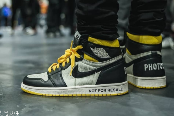 aj1黑黃腳趾多少錢(qián) 絕對(duì)大熱的黃腳趾