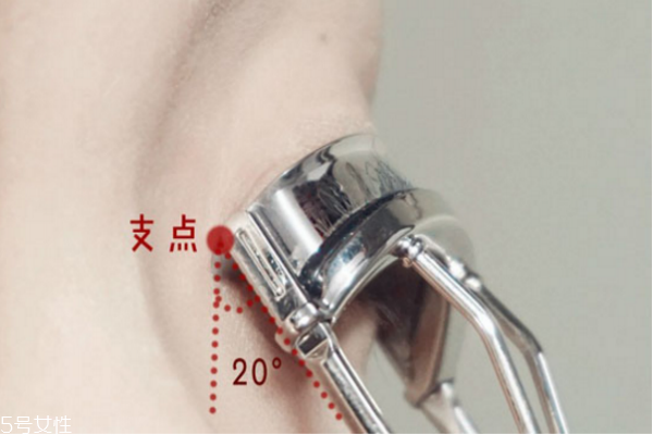 刷睫毛膏有什么壞處 經常涂睫毛膏的危害