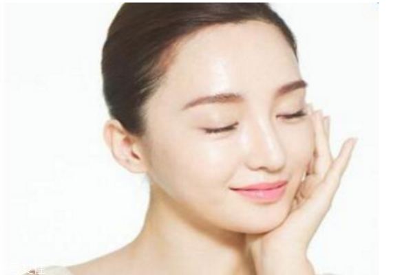 想變白富美，先學(xué)會這些美白技巧