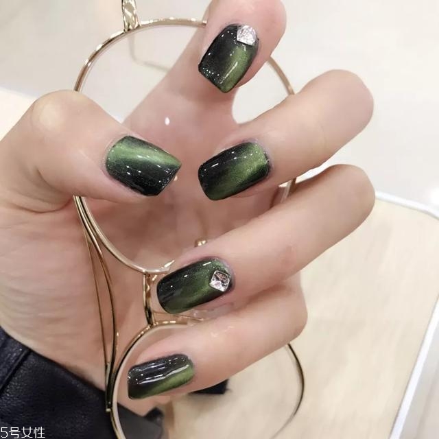 秋冬貓眼美甲圖片 指尖迎來高光時(shí)刻