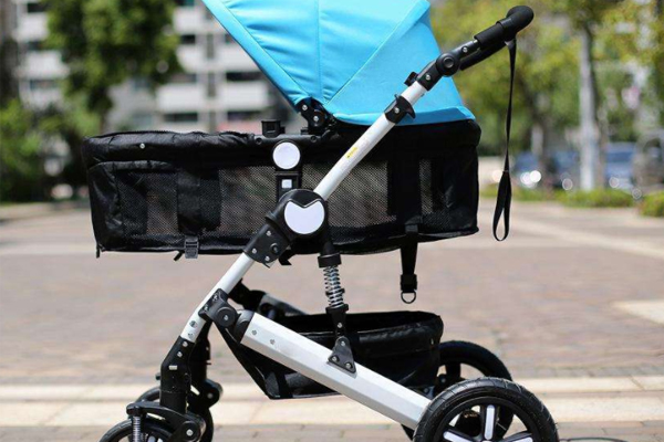 嬰兒推車(chē)怎么選才好 臥式嬰兒車(chē)vs坐式嬰兒車(chē)