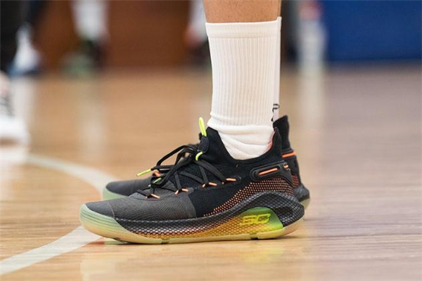 ua curry 6庫里6代戰(zhàn)靴測(cè)評(píng) 一起感受全掌緩震