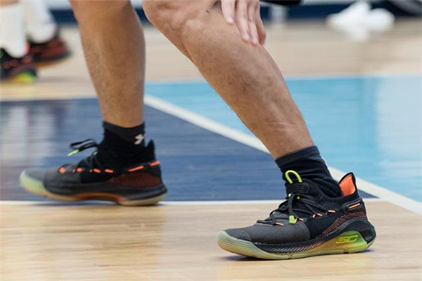 ua curry 6庫里6代戰(zhàn)靴測(cè)評(píng) 一起感受全掌緩震