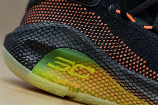 ua curry 6庫里6代戰(zhàn)靴測(cè)評(píng) 一起感受全掌緩震