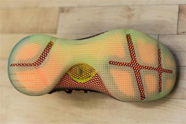 ua curry 6庫里6代戰(zhàn)靴測(cè)評(píng) 一起感受全掌緩震