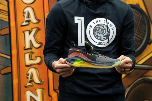 ua curry 6庫里6代戰(zhàn)靴測(cè)評(píng) 一起感受全掌緩震
