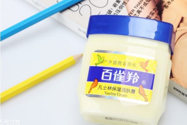 百雀羚凡士林保濕潤膚露有什么作用 平價(jià)倩碧小黃油
