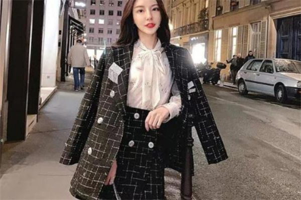 小香風外套適合多大年齡 優(yōu)雅美麗的象征