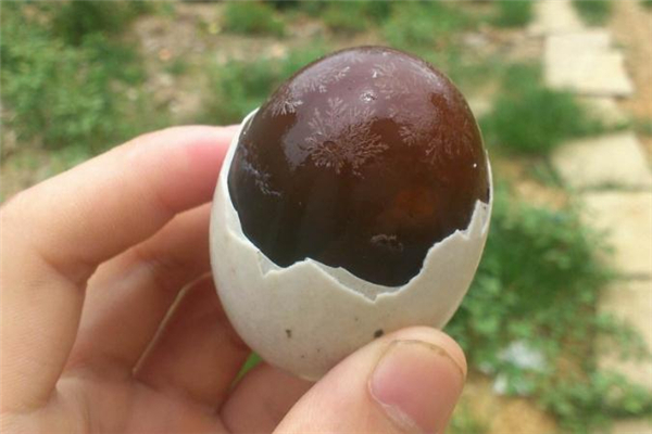 剝開(kāi)的皮蛋能放冰箱嗎 剝好的皮蛋能放多久