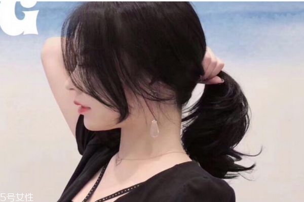 女生斜劉海有幾種類(lèi)型 好看的斜劉海發(fā)型圖片