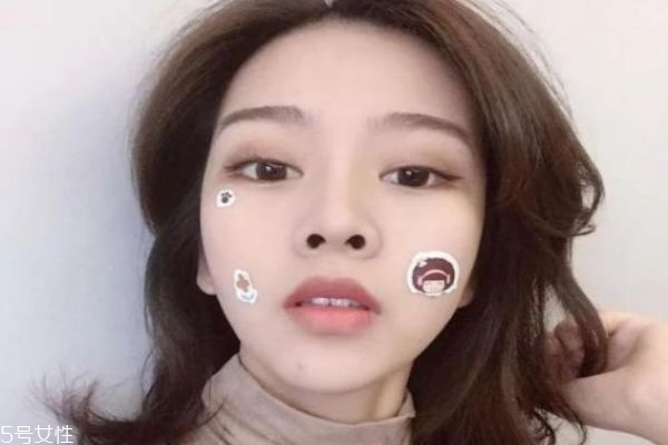 女生斜劉海有幾種類(lèi)型 好看的斜劉海發(fā)型圖片