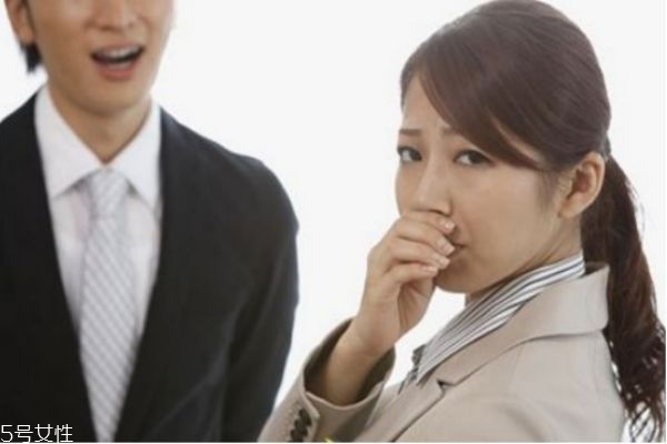 胃酸倒流的癥狀有哪些 胃酸過(guò)多不宜吃的水果