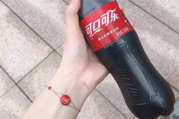 肥宅快樂(lè)水手鏈多少錢 周大?？煽诳蓸?lè)手鏈價(jià)格