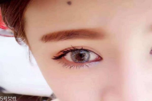帶美瞳對眼睛有什么傷害嗎 美瞳一天可以帶幾個(gè)小時(shí)呢