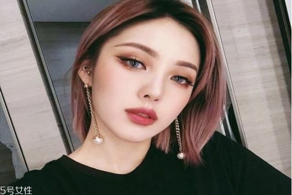 怎樣化妝既好看又簡(jiǎn)單 眉眼妝容如何畫才好看