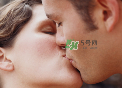 如何接吻更有感覺？如何接吻讓她舒服？