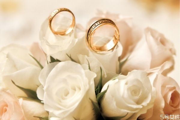 結(jié)婚彩禮錢(qián)什么時(shí)候給女方家 結(jié)婚彩禮的結(jié)婚習(xí)俗