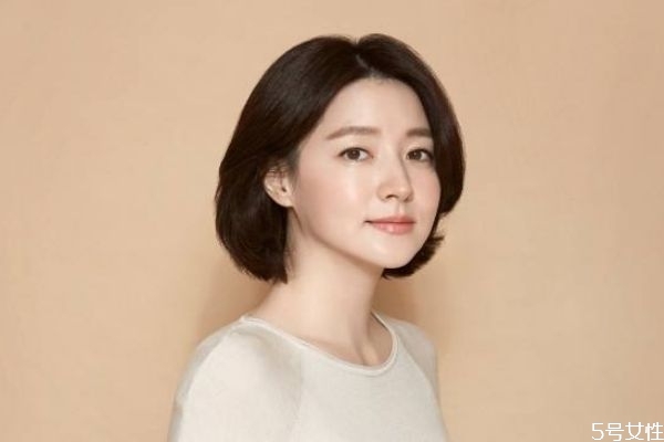 臉上長痘痘可以化妝嗎 經(jīng)?；瘖y長痘痘怎么辦