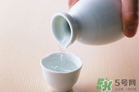 喝白酒能喝出白血病嗎？白血病人能喝酒嗎？