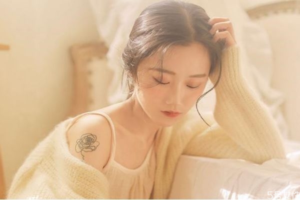 叫男朋友起床可愛(ài)的話(huà) 甜蜜叫男朋友起床
