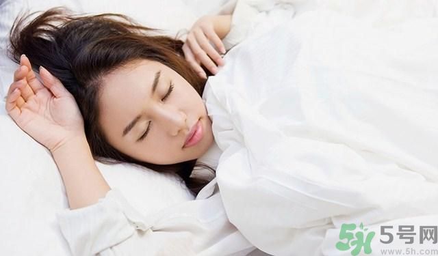睡覺流口水是什么原因？睡覺流口水怎么辦？