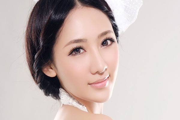 吸雕雙眼皮術(shù)后怎樣護理 吸雕雙眼皮術(shù)有什么風(fēng)險