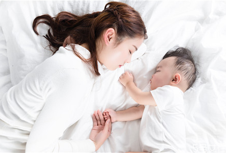 小兒急性腸胃炎反復發(fā)燒怎么辦 小兒急性腸胃炎需要輸液嗎