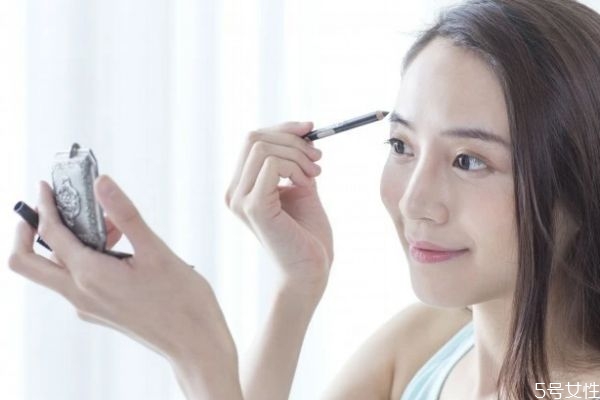 為什么畫(huà)眉毛不上色 為什么畫(huà)眉毛容易坨塊